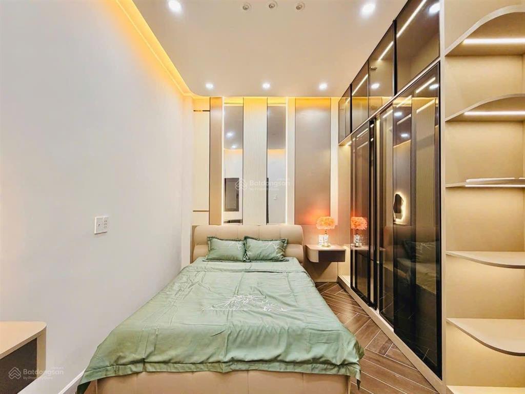 Nhà phố đẹp ngang 5m trệt 3 lầu khu phân lô đồng bộ  đường xe hơi 9m gần chợ  trường học