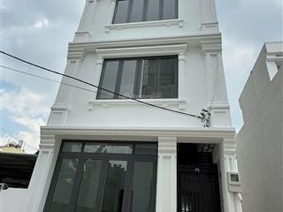 Căn hộ dịch vụ 30 phòng cao cấp và có thang máy . đang cho thuê khoán 125 triệu/ tháng