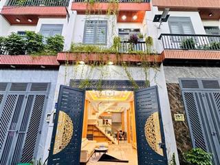 Nhà 2 lầu hẻm 6m cách hà huy giáp 100m full nội thất cao cấp. dt 4m x 15m  khu vip  giá tốt q12