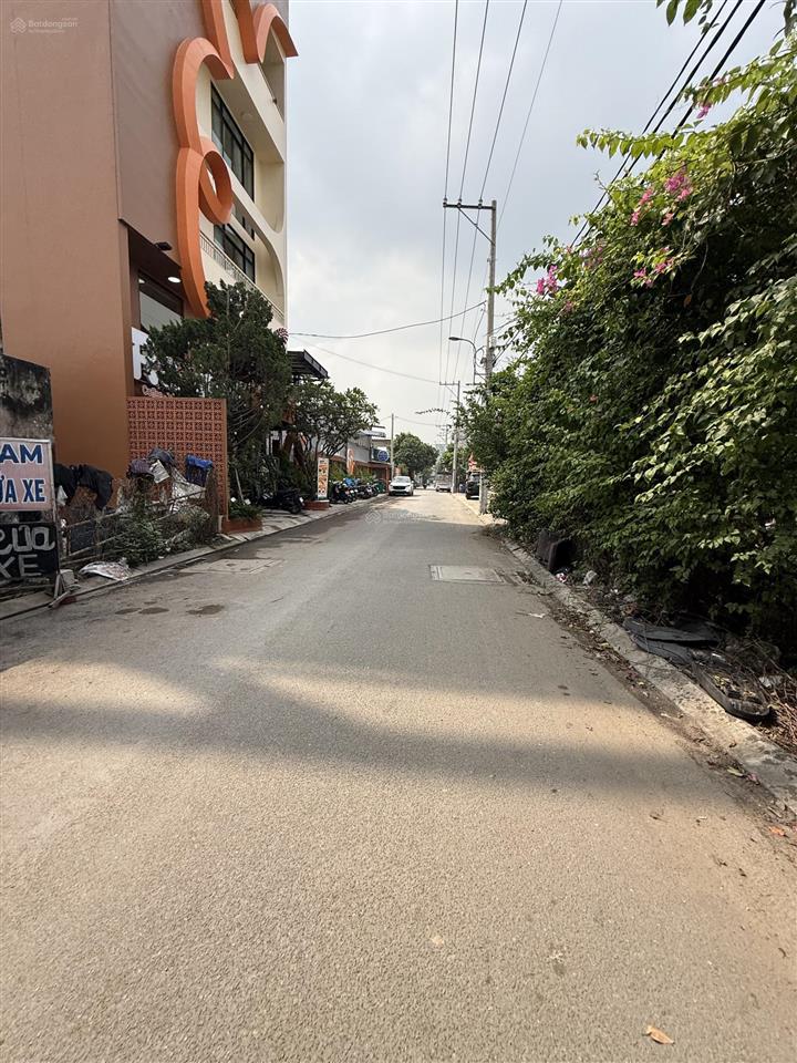 Lô góc 2 mặt tiền hẻm 6m sát cầu sắt an phú đông.dt. 8.33m x 11m  86.5m2 thổ.giá tốt nhất vườn lai