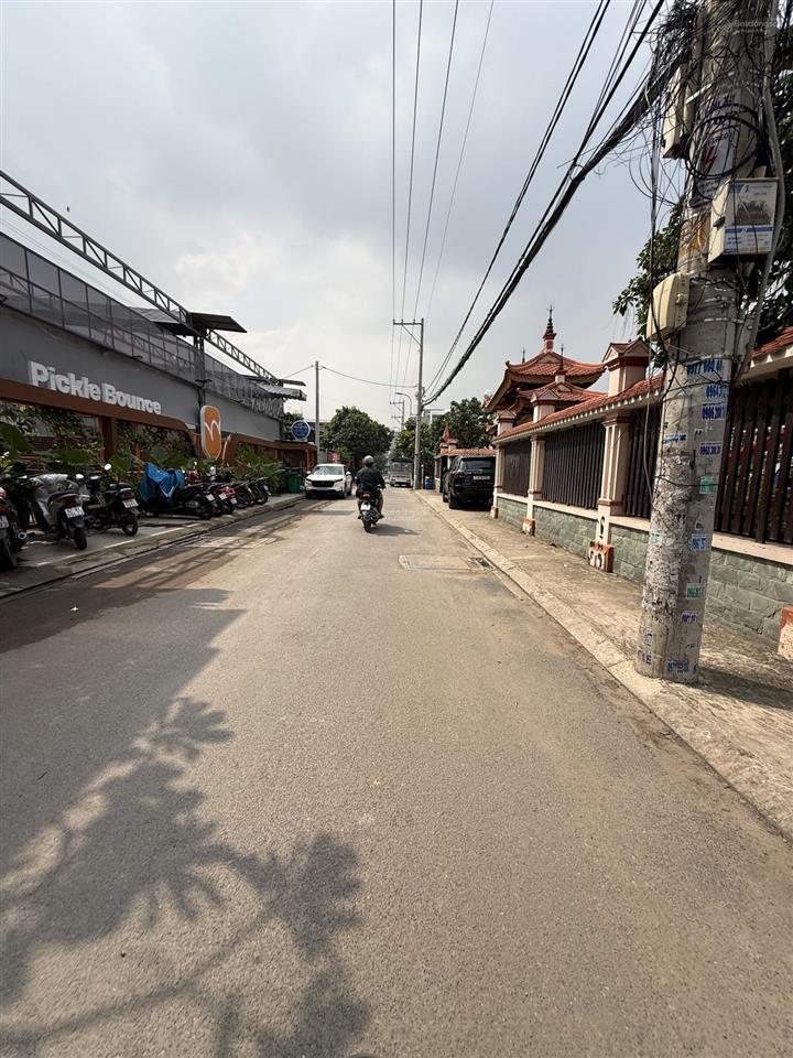 Lô góc 2 mặt tiền hẻm 6m sát cầu sắt an phú đông.dt. 8.33m x 11m  86.5m2 thổ.giá tốt nhất vườn lai