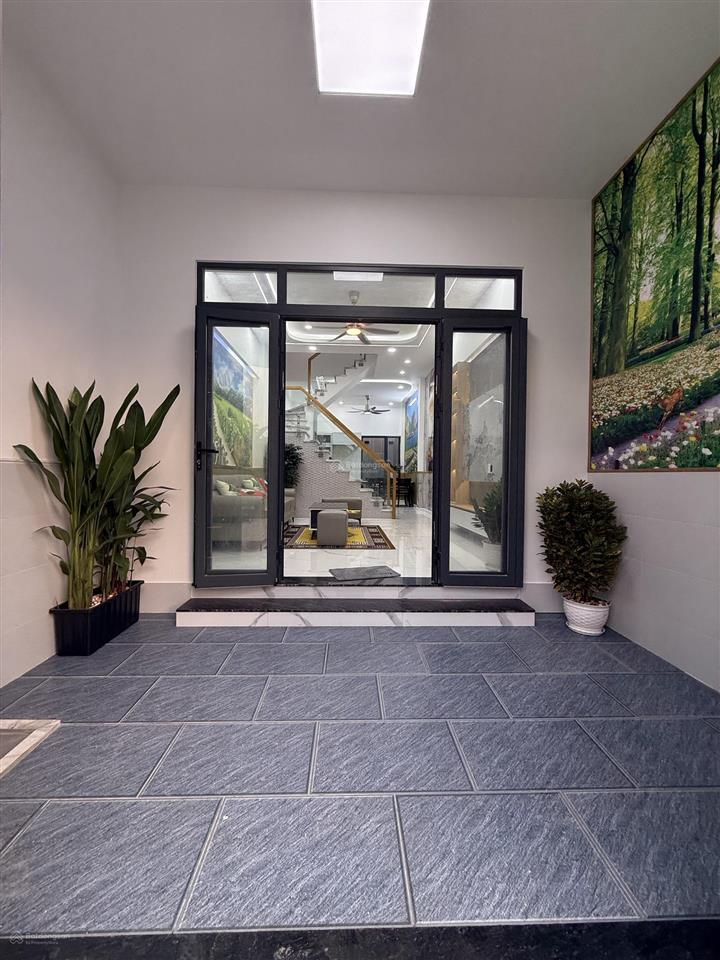 Nhà 1 lầu xây mới 3pn full nội thất cao cấp. dt. 4m x 14m  giá tốt  gần chợ đường  hà huy giáp