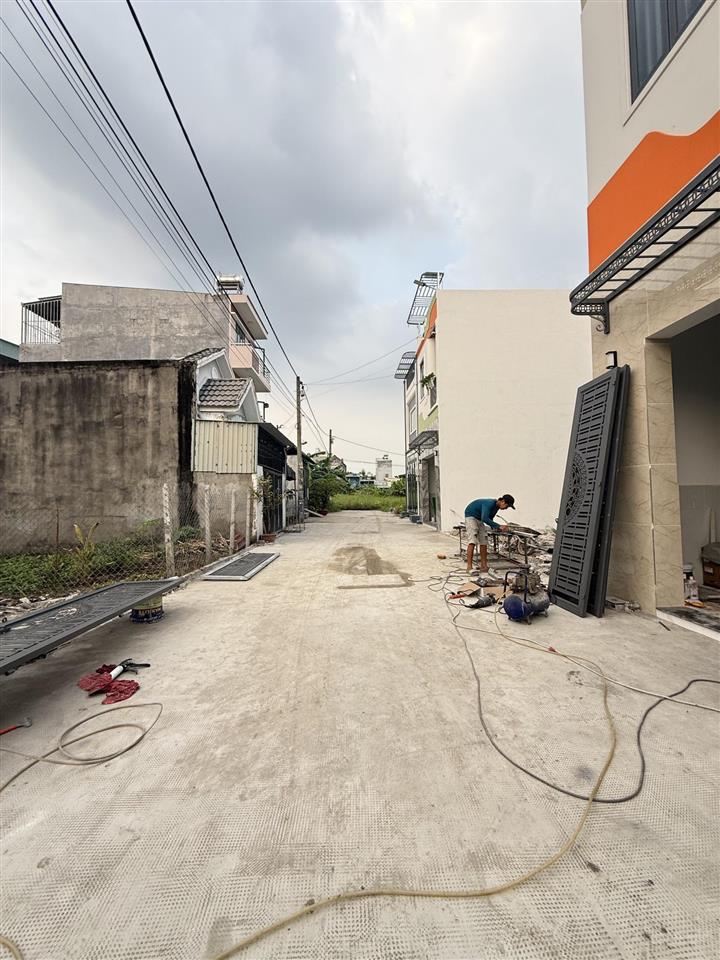 Nhà 1 lầu xây mới 3pn full nội thất cao cấp. dt. 4m x 14m  giá tốt  gần chợ đường  hà huy giáp