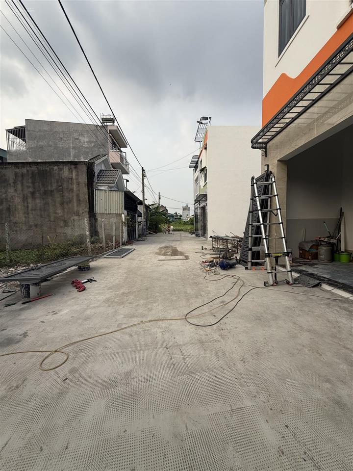 Nhà 1 lầu xây mới 3pn full nội thất cao cấp. dt. 4m x 14m  giá tốt  gần chợ đường  hà huy giáp