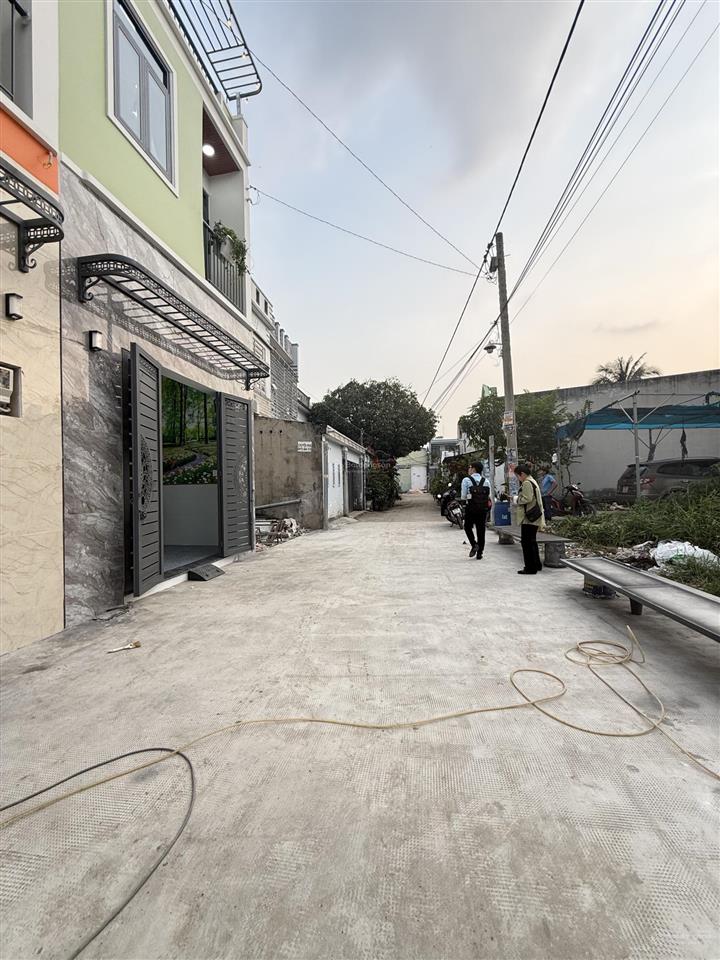 Nhà 1 lầu xây mới 3pn full nội thất cao cấp. dt. 4m x 14m  giá tốt  gần chợ đường  hà huy giáp