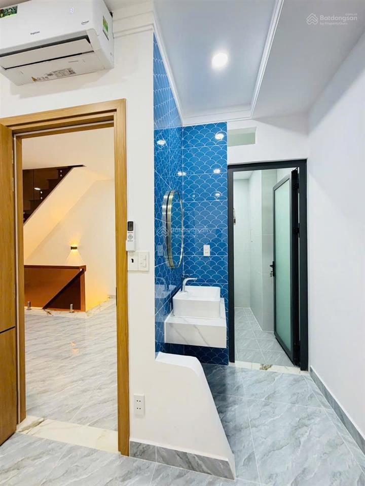 Nhà 2 lầu dt khủng 7m x 10m  hẻm thông 6m ngay chợ minh phát  full nội thất cao cấp. gần gò vấp