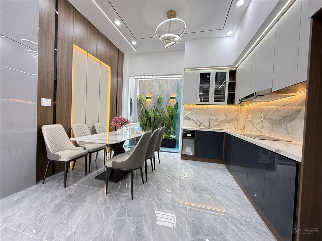 Nhà mới 2 lầu full nội thất cao cấp hẻm thông 7m sát tô ngọc vân gần thống nhất gò vấp. dt 4mx13.5m