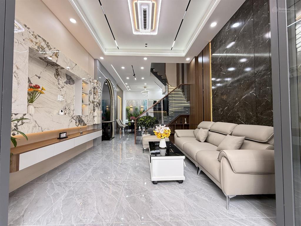 Nhà mới 2 lầu full nội thất cao cấp hẻm thông 7m sát tô ngọc vân gần thống nhất gò vấp. dt 4mx13.5m