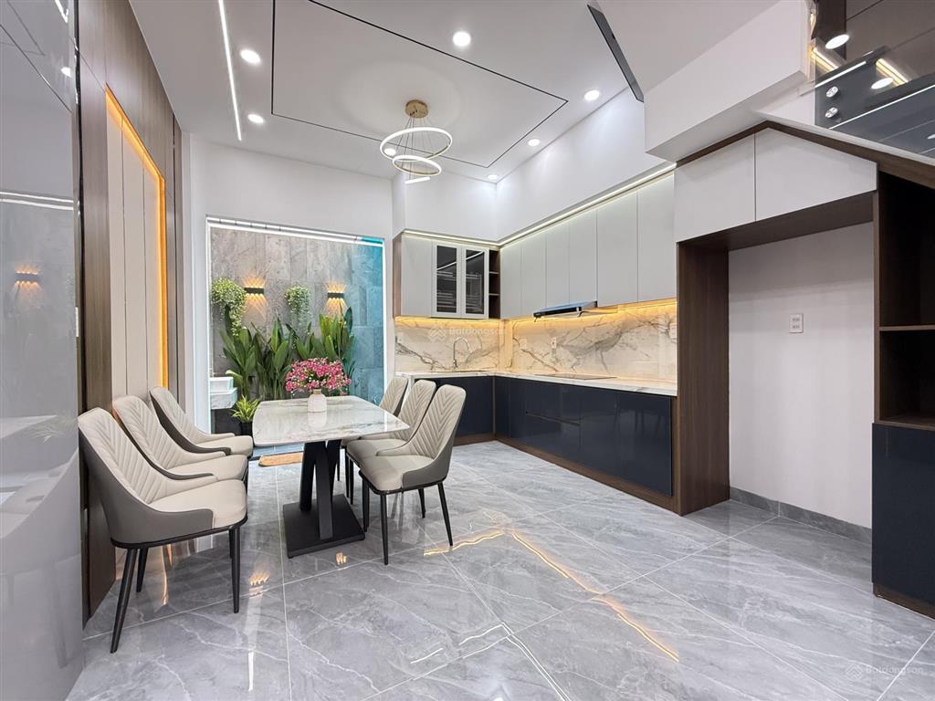 Nhà mới 2 lầu full nội thất cao cấp hẻm thông 7m sát tô ngọc vân gần thống nhất gò vấp. dt 4mx13.5m