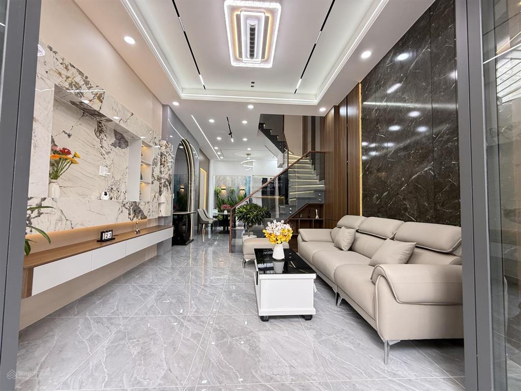 Nhà mới 2 lầu full nội thất cao cấp hẻm thông 7m sát tô ngọc vân gần thống nhất gò vấp. dt 4mx13.5m
