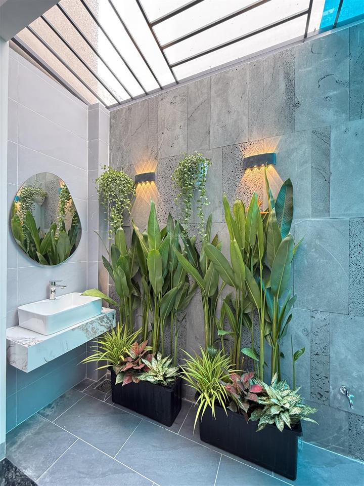 Nhà mới 2 lầu full nội thất cao cấp hẻm thông 7m sát tô ngọc vân gần thống nhất gò vấp. dt 4mx13.5m