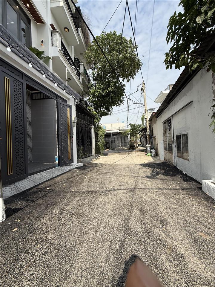 Nhà mới 2 lầu full nội thất cao cấp hẻm thông 7m sát tô ngọc vân gần thống nhất gò vấp. dt 4mx13.5m