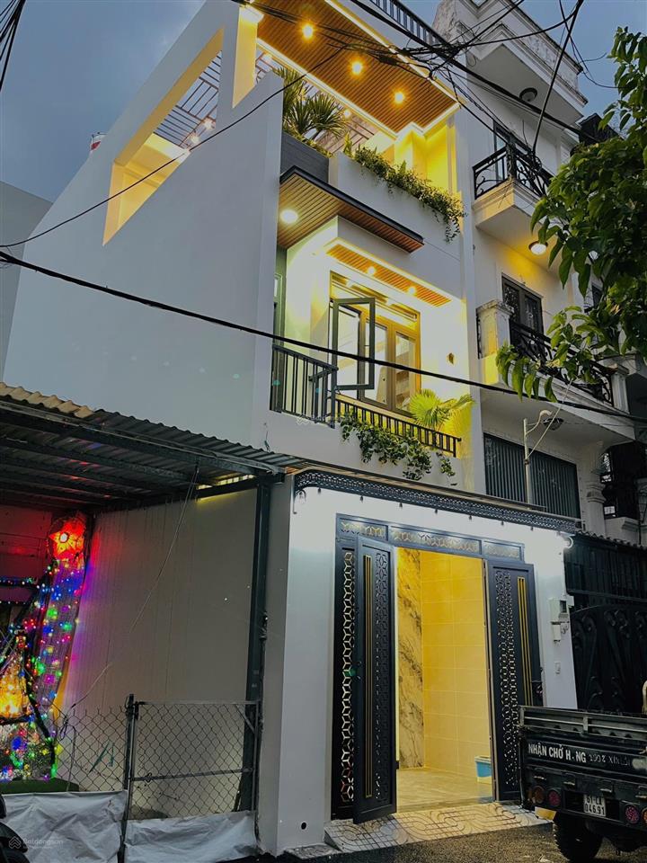 Nhà mới 2 lầu full nội thất cao cấp hẻm thông 7m sát tô ngọc vân gần thống nhất gò vấp. dt 4mx13.5m