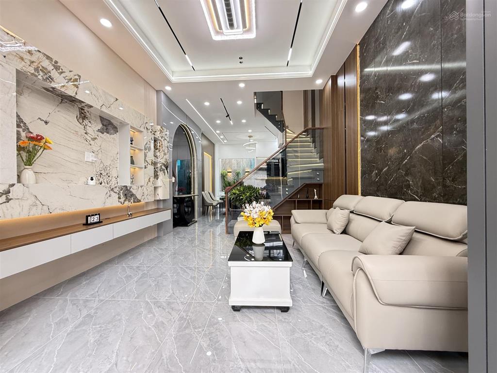 Nhà mới 2 lầu full nội thất cao cấp hẻm thông 7m sát tô ngọc vân gần thống nhất gò vấp. dt 4mx13.5m