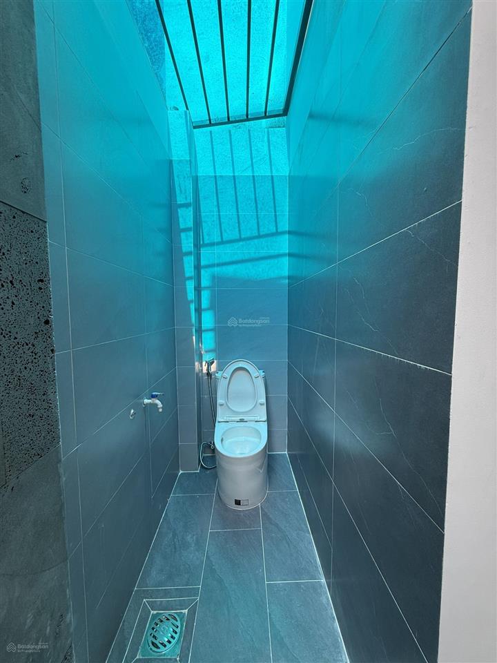 Nhà mới 2 lầu full nội thất cao cấp hẻm thông 7m sát tô ngọc vân gần thống nhất gò vấp. dt 4mx13.5m