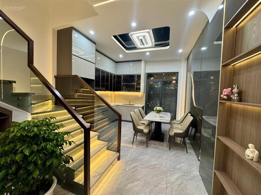 Nhà 3 lầu cao cấp sân xe hơi hẻm 12m gần cầu an lộc  giáp gò vấp. dt. 4.1m x 19.8m  80m2. giá tốt