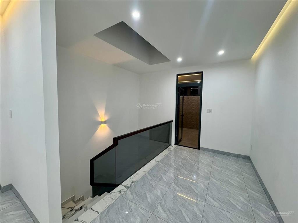 Nhà 3 lầu cao cấp sân xe hơi hẻm 12m gần cầu an lộc  giáp gò vấp. dt. 4.1m x 19.8m  80m2. giá tốt