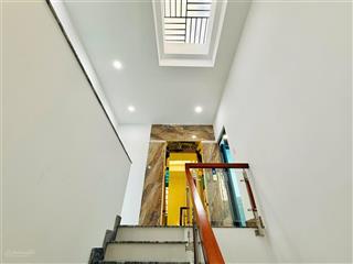 Nhà 4 tầng, bề thế ngang 6m thang máy, đường 7m thông phạm văn bạchtân sơn ngay nhà ga t3, p15, tb