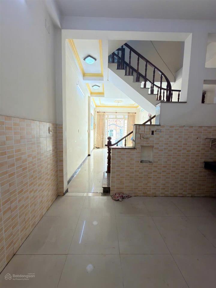 Nhà giá rẻ 2 lầu chính chủ cần bán gấp