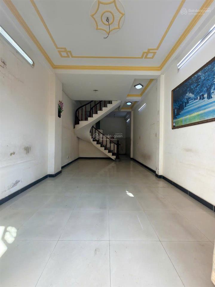 Nhà giá rẻ 2 lầu chính chủ cần bán gấp