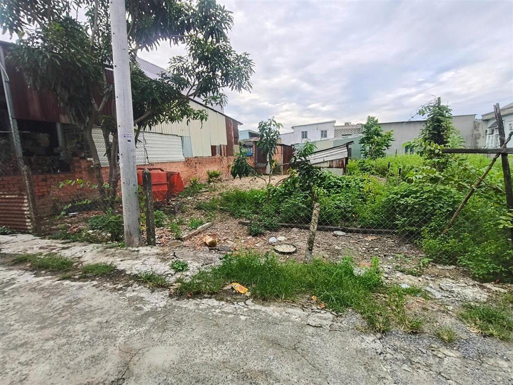 Cần chuyển nhượng đất vườn ngang 21x25m diện tích trên sổ 530m2 đường đá đất giá 890tr tl