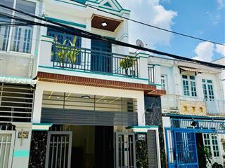 Cần bán nhà tại xã bà điểm kdc 158 đường xe tăng 2 tỷ 50tr tl
