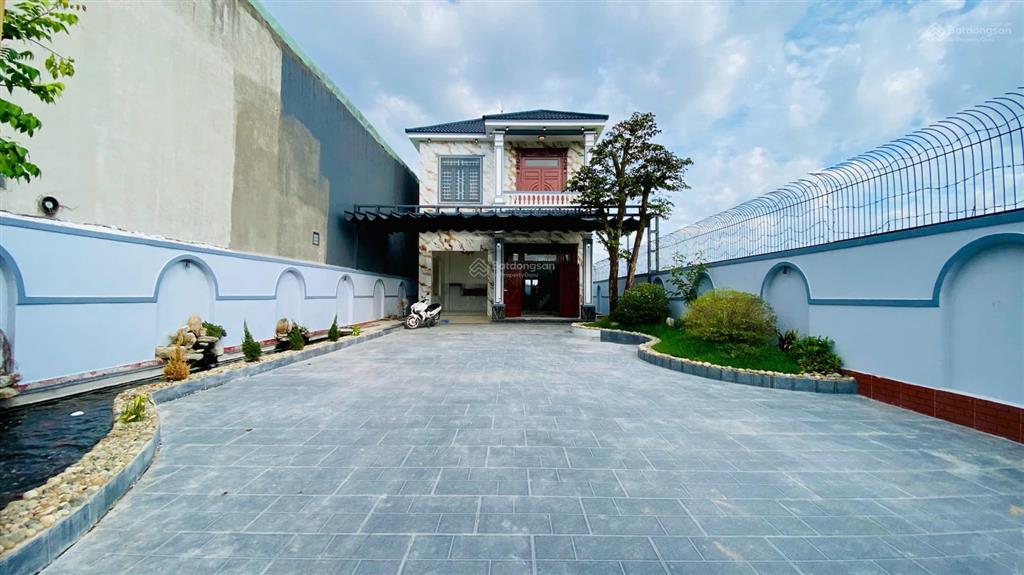 Biệt thự mái nhật 10x46m đẳng cấp có hồ cá koi vào ở đón tết