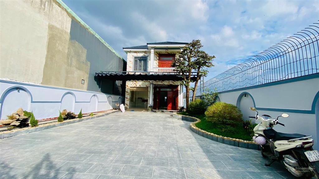 Biệt thự mái nhật 10x46m đẳng cấp có hồ cá koi vào ở đón tết