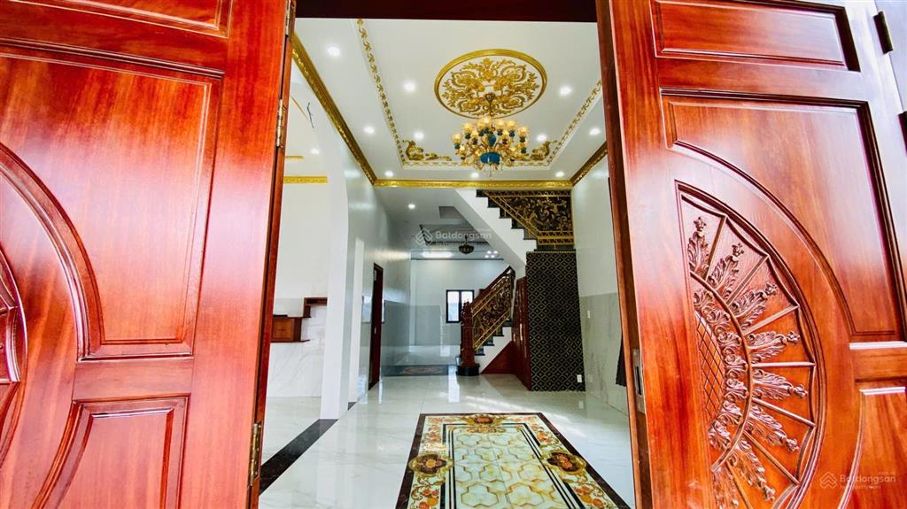 Biệt thự mái nhật 10x46m đẳng cấp có hồ cá koi vào ở đón tết