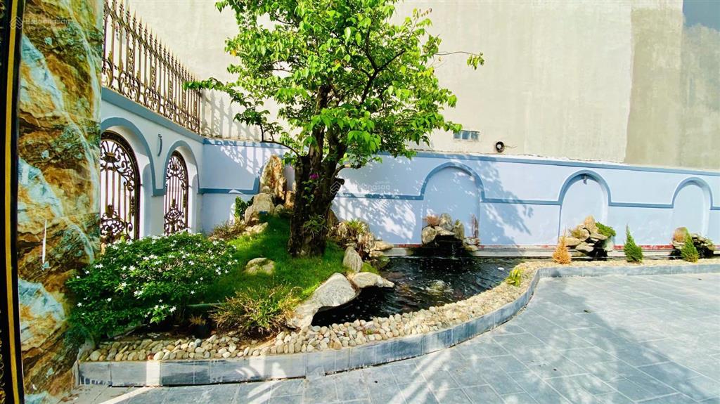 Biệt thự mái nhật 10x46m đẳng cấp có hồ cá koi vào ở đón tết