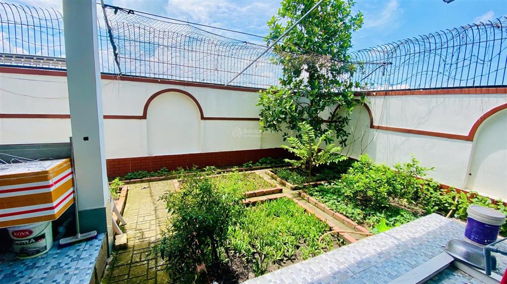 Biệt thự mái nhật 10x46m đẳng cấp có hồ cá koi vào ở đón tết