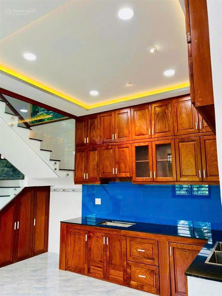 Cuối năm kẹt tiền trả nhân công bán gấp căn nhà mặt tiền đường thông