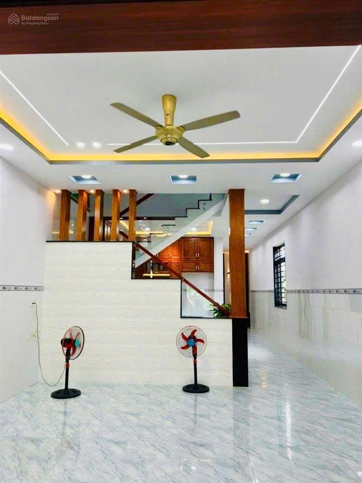 Cuối năm kẹt tiền trả nhân công bán gấp căn nhà mặt tiền đường thông