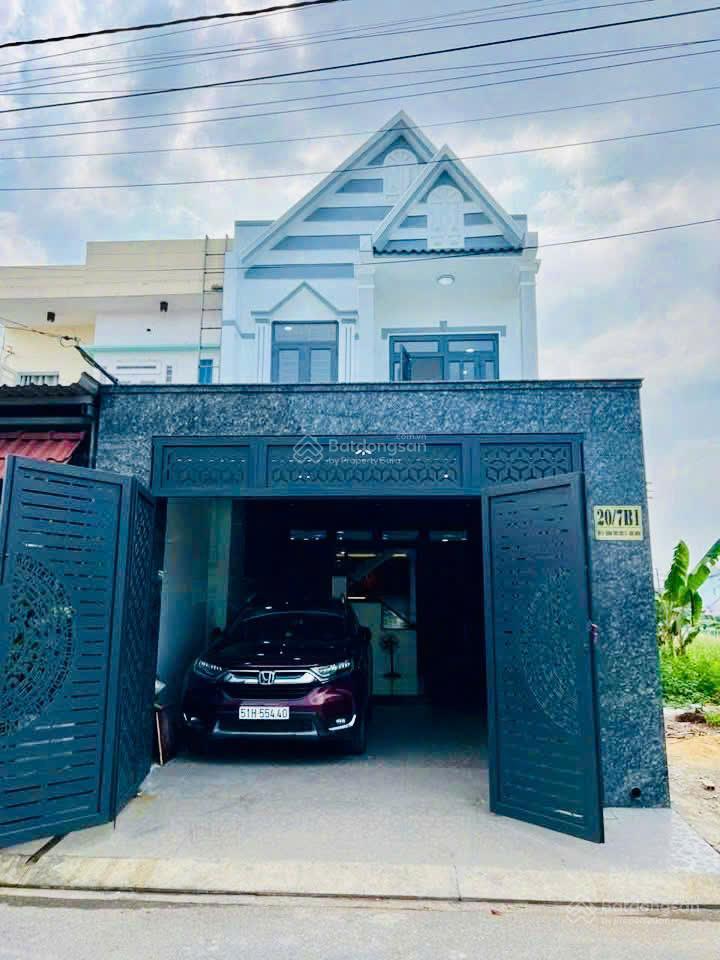 Cuối năm kẹt tiền trả nhân công bán gấp căn nhà mặt tiền đường thông