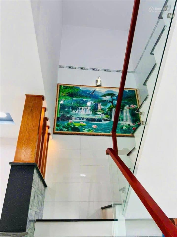 Cuối năm kẹt tiền trả nhân công bán gấp căn nhà mặt tiền đường thông