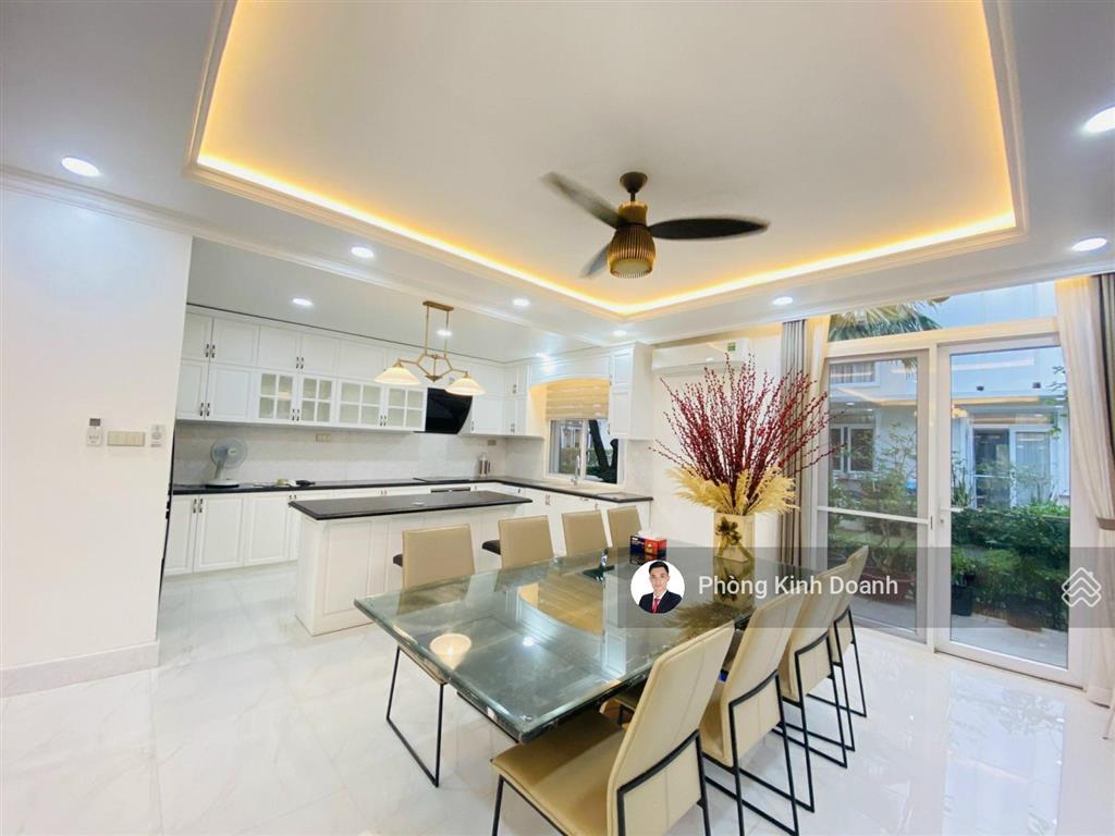 Bán nhanh  căn góc 2 mặt thoáng trục đường chính. dt 270m2. full nội thất cao cấp. giá 58 tỷ