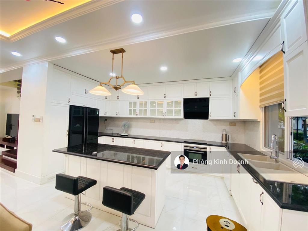 Bán nhanh  căn góc 2 mặt thoáng trục đường chính. dt 270m2. full nội thất cao cấp. giá 58 tỷ