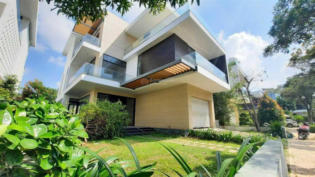 Chính chủ  cần bán gấp căn biệt thự đơn lập view hồ cực kỳ đẹp. dt 423.3m2. giá tốt nhất lucasta