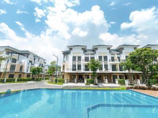 Bán căn bt mini song lập 8x20m giá 26 tỷ view hồ bơi đẹp nhất dự án, nhà hoàn thiện mặt ngoài