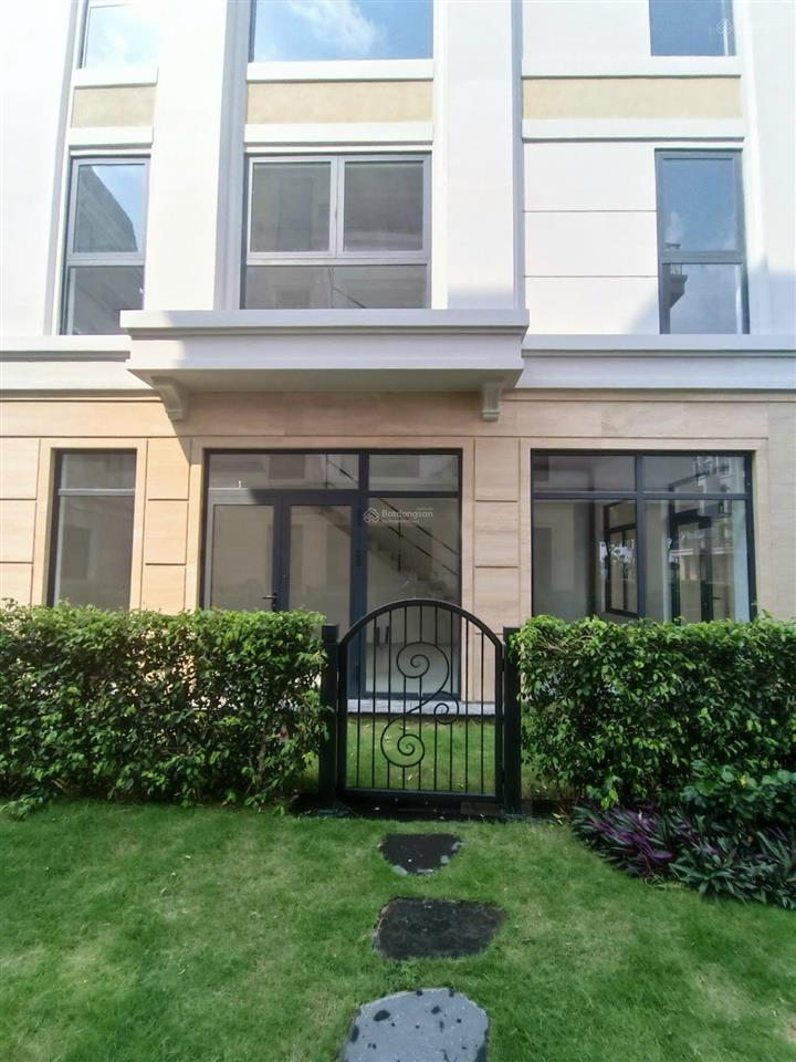 Bán gấp  căn 5x18m. làm việc chính chủ. giá bán 16 tỷ. nhà thô, sổ hồng riêng. hỗ trợ vay