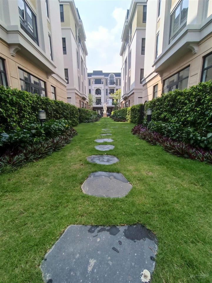 Bán gấp  căn 5x18m. làm việc chính chủ. giá bán 16 tỷ. nhà thô, sổ hồng riêng. hỗ trợ vay