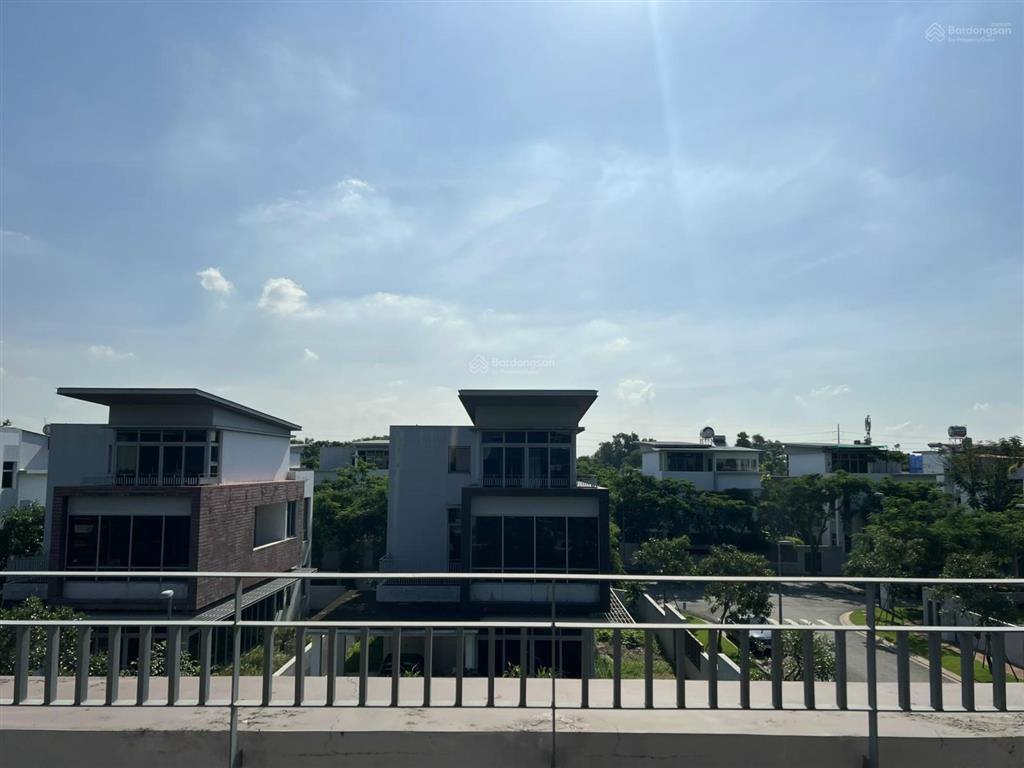 Cần bán gấp căn biệt thự đơn lập khu compound an ninh 24/7  dt 581m2  giá tốt nhất thị trường