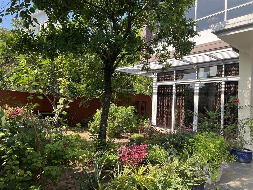 Chính chủ  bán gấp căn góc 2 mặt thoáng. dt 458m2. nhà nội thất cơ bản. giá 52 tỷ tốt nhất dự án