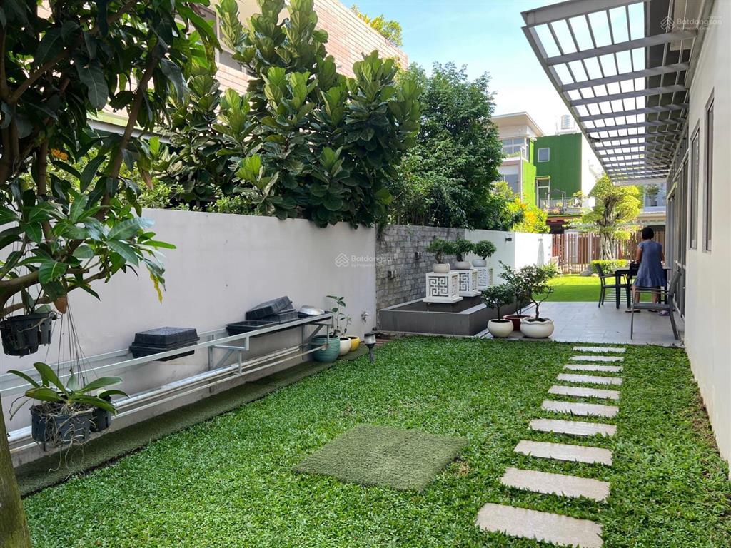 Chính chủ  bán gấp căn góc 2 mặt thoáng. dt 458m2. nhà nội thất cơ bản. giá 52 tỷ tốt nhất dự án