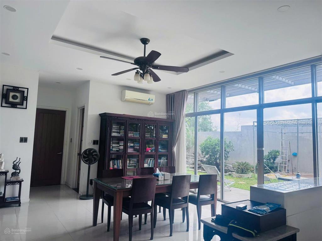 Chính chủ  gửi bán độc quyền căn biệt thự riviera cove full nội thất cao cấp . dt 720m2 giá 80 tỷ.
