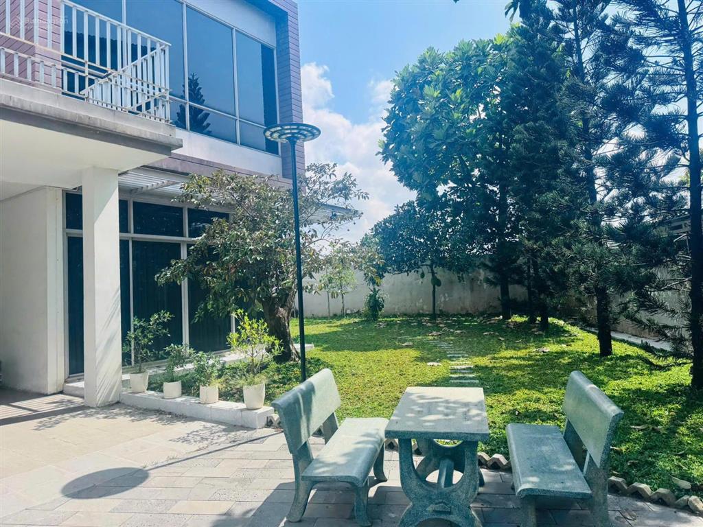 Chính chủ  gửi bán độc quyền căn biệt thự riviera cove full nội thất cao cấp . dt 720m2 giá 80 tỷ.