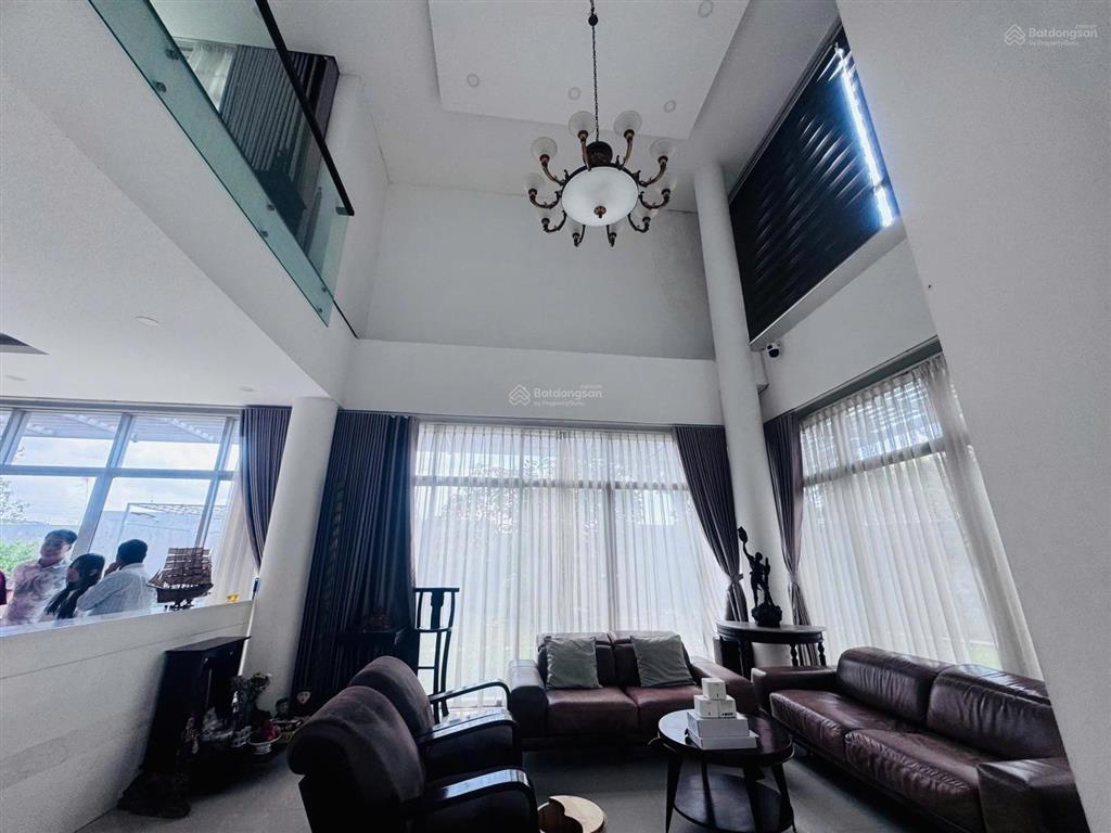 Chính chủ  gửi bán độc quyền căn biệt thự riviera cove full nội thất cao cấp . dt 720m2 giá 80 tỷ.