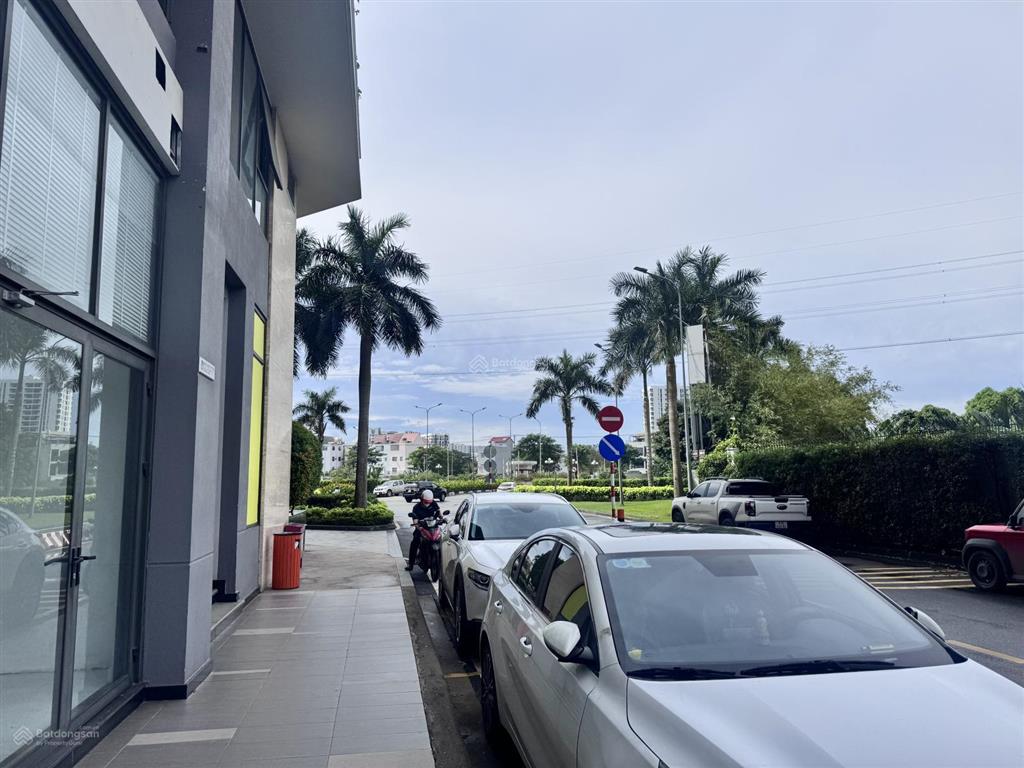 Cần bán gấp căn shophouse mặt ngoài . dt 148m2, nhà nội thất cơ, sổ hồng, giá thấp nhất dự án 8 tỷ.