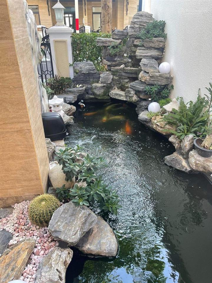 Bán gấp  căn biệt thự vườn 8x18.5m verosa park . full nội thất cao cấp. ngay trục hồ bơi dự án