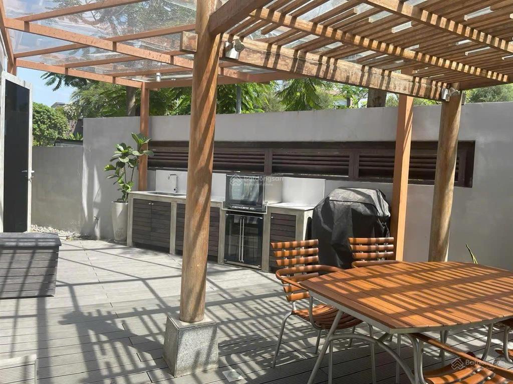 Chính chủ  bán gấp căn góc biệt thự đơn lập 3 mặt thoáng. full nội thất. dt 546m2, giá bán 65 tỷ